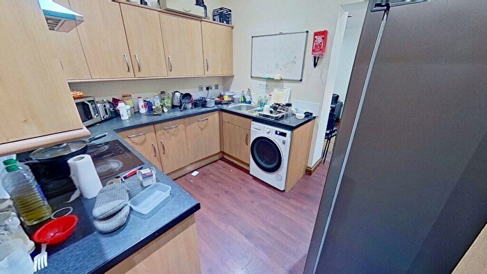 6 Bedroom House To Rent In North Road, Selly Oak, Birmingham, B29