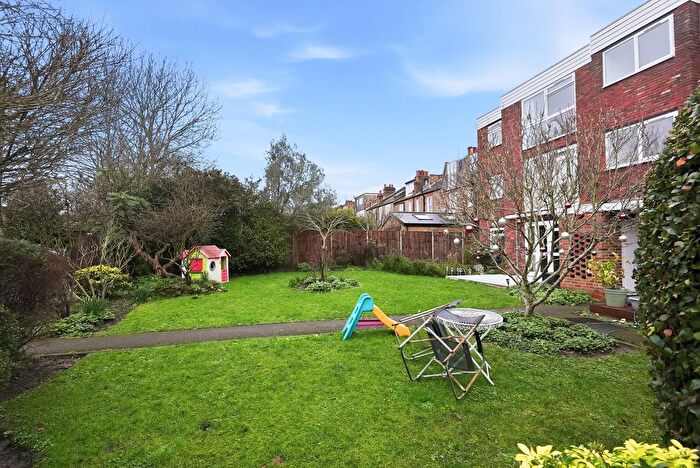 2 Bedroom Flat For Sale In Haydon Park Road, London, SW19