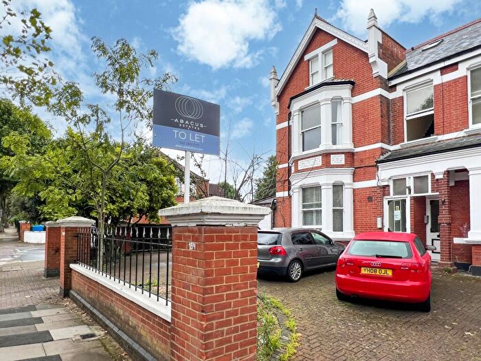 Flat To Rent In Walm Lane, London, NW2