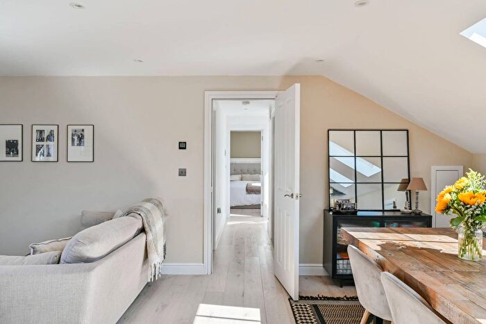 2 Bedroom Flat For Sale In Waynflete Street, Earlsfield, London, SW18