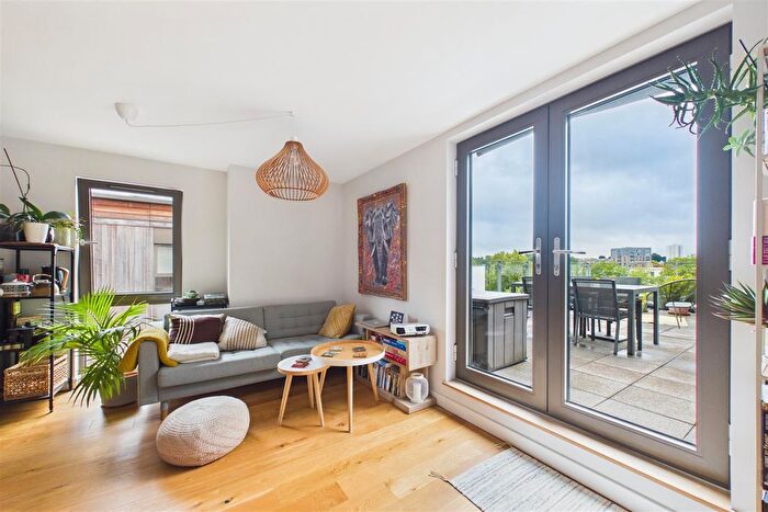 3 Bedroom Flat For Sale In Hope Quay, Wapping Wharf, BS1