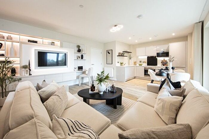 3 Bedroom Flat For Sale In Albert Road, East Barnet, Barnet, EN4