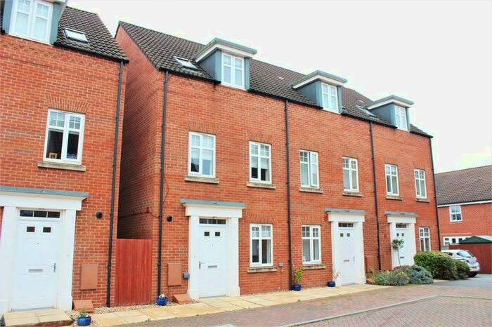 4 Bedroom Town House To Rent In Collett Road, Norton Fitzwarren, TA2