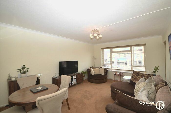 2 Bedroom Flat To Rent In North Mount, High Road, London, N20