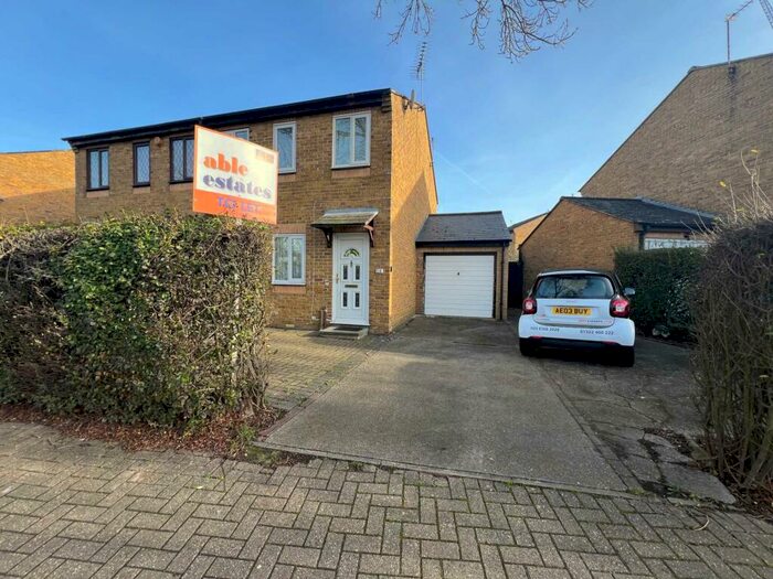 3 Bedroom House To Rent In Pier Way, London, SE28