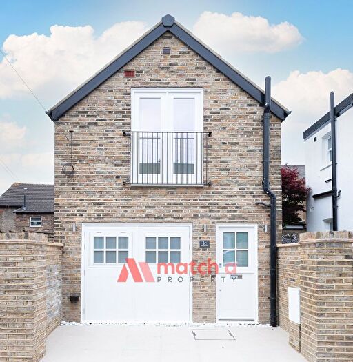 1 Bedroom Detached House To Rent In Bishops Road, Hanwell, London, W7