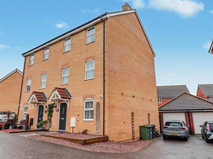 4 Bedroom Town House For Sale In Elizabeth Way, Costessey, Norwich, NR8