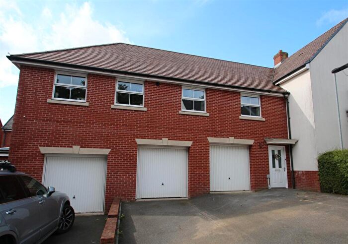 2 Bedroom Coach House For Sale In Jay Rise, Salisbury, SP2