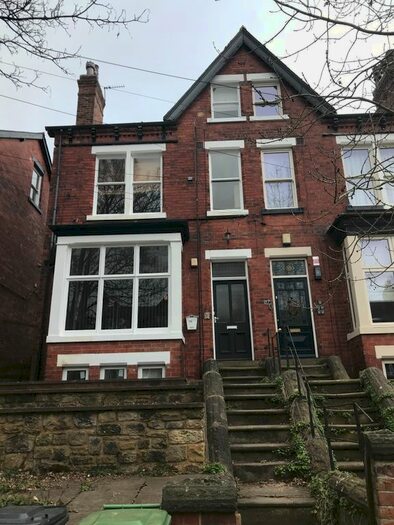 2 Bedroom Flat To Rent In Oakwood Avenue, Oakwood, LS8