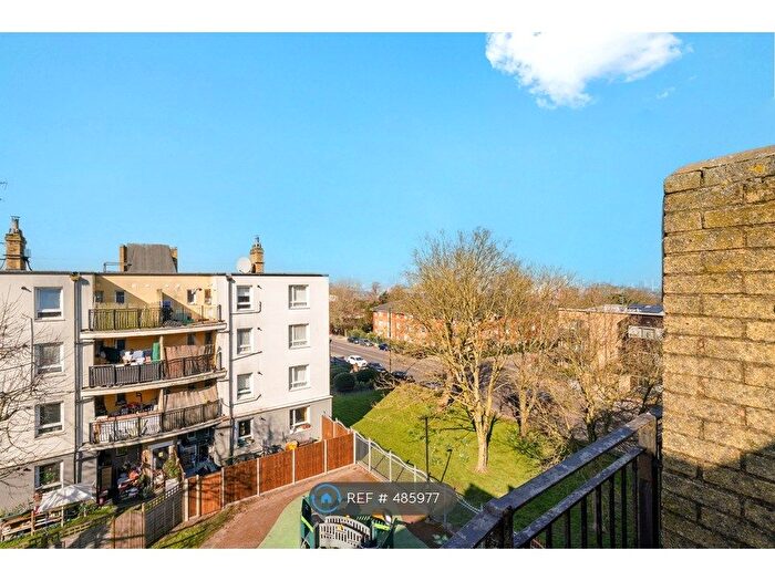 3 Bedroom Flat To Rent In Fairlawn, London, SE7