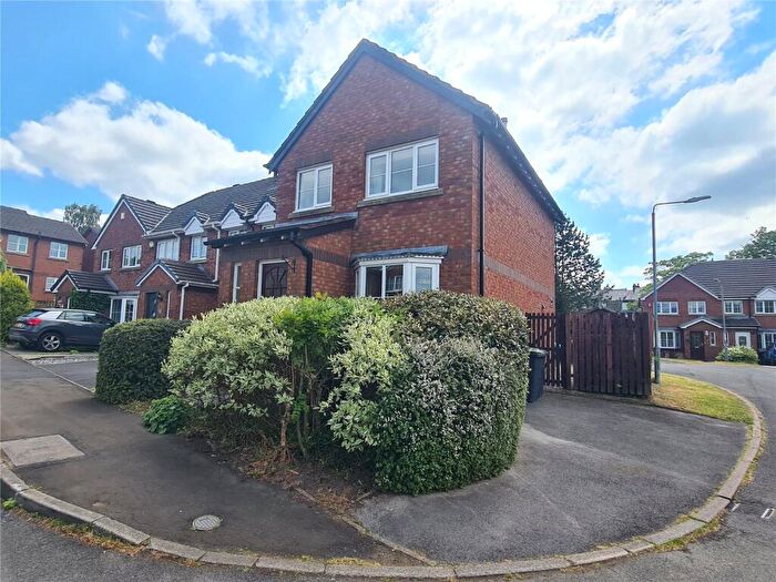 3 Bedroom End Of Terrace House For Sale In Sutton Way, Hadfield, Glossop, Derbyshire, SK13