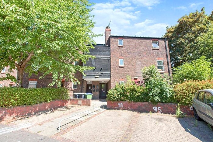 1 Bedroom Flat To Rent In Glimpsing Green, Erith, DA18