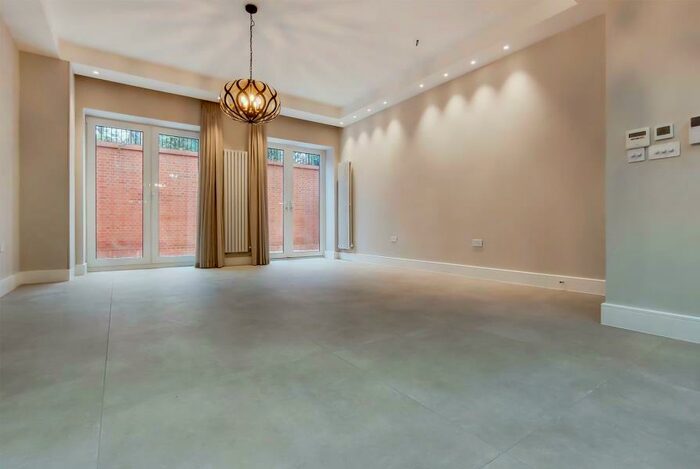 2 Bedroom Apartment To Rent In Fitzjohns Avenue, Hampstead, NW3