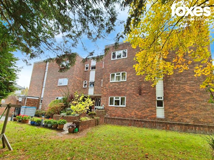 2 Bedroom Flat To Rent In Moat Court, Branksome Wood Road, Bournemouth, Dorset, BH4