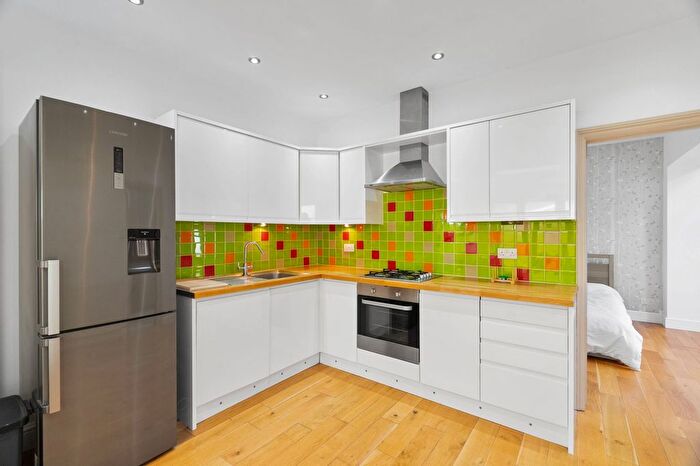 1 Bedroom Flat For Sale In Melrose Avenue, London, SW19
