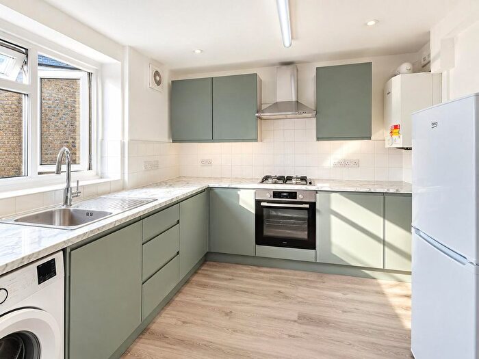 1 Bedroom Flat To Rent In Gayford Road, London, W12