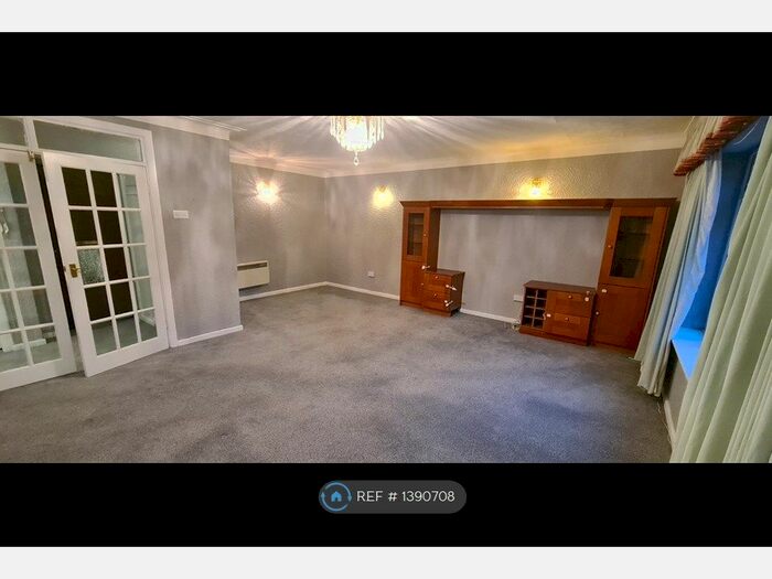 2 Bedroom Flat To Rent In Park Lane Court, Salford, M7