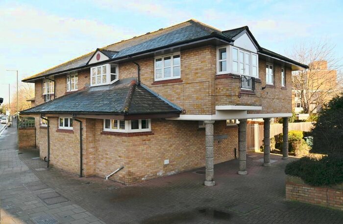 2 Bedroom Flat For Sale In Walpole Road, Teddington, TW11