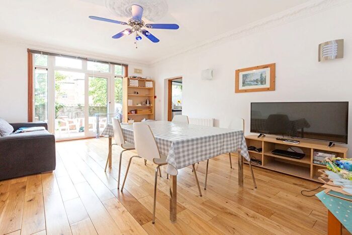 3 Bedroom Flat To Rent In Acland Road, London, NW2