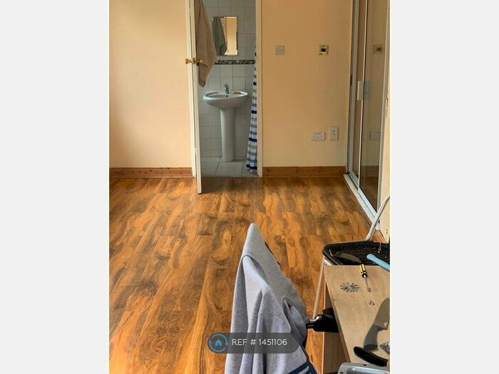 4 Bedroom Semi-Detached House To Rent In Maidenhead, Maidenhead, SL6