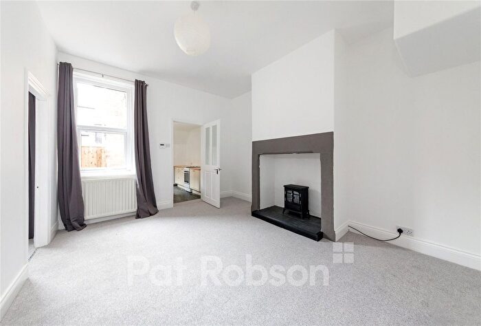 2 Bedroom Flat To Rent In Howe Street, Gateshead, Tyne And Wear, NE8