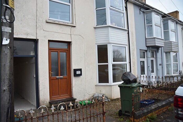 2 Bedroom Flat To Rent In Flat Gwynfa, Station Road, SA38