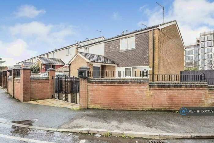 3 Bedroom Terraced House To Rent In Gurner Avenue, Salford, M5