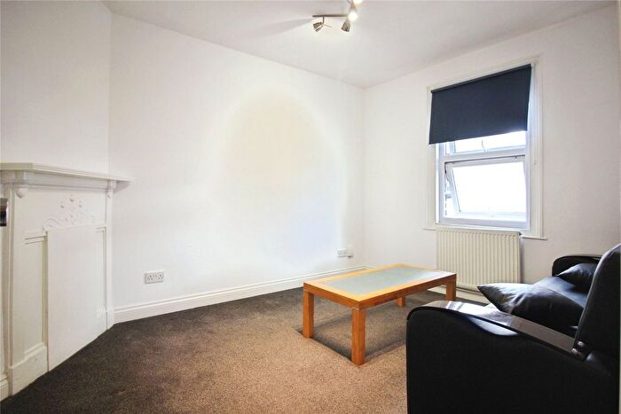 2 Bedroom Flat To Rent In Caversham Road, Reading, Berkshire, RG1