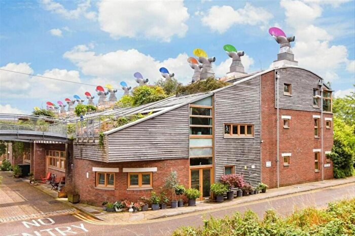 2 Bedroom Flat To Rent In Dunster Way, Hackbridge, SM6