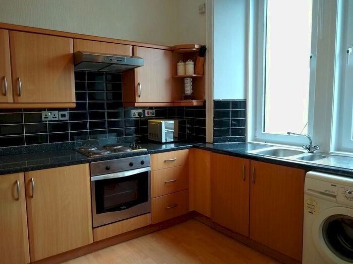 2 Bedroom Flat To Rent In Albion Place, Edinburgh, EH7