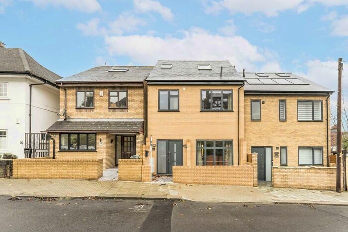 4 Bedroom Property To Rent In Hill House Road, London, SW16