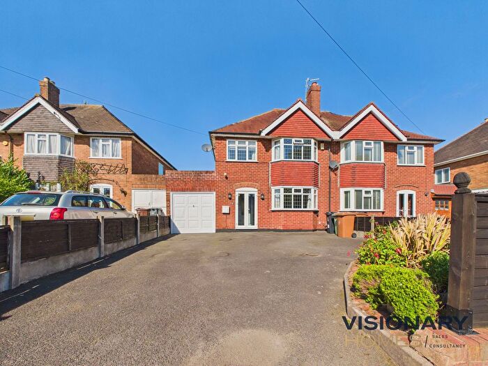 3 Bedroom Semi-Detached House For Sale In Walsall Road, Aldridge, WS9