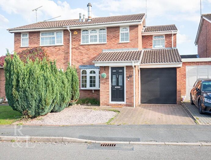3 Bedroom Semi-detached House For Sale In Falcon Way, Woodville, Swadlincote, DE11