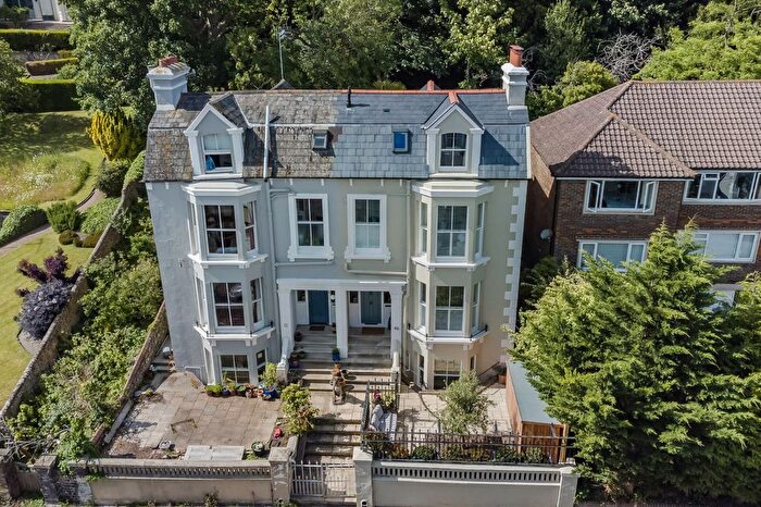 4 Bedroom Semi-Detached House For Sale In Grange Road, Lewes, BN7