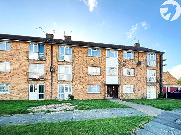 2 Bedroom Flat For Sale In Princes Avenue, Dartford, Kent, DA2