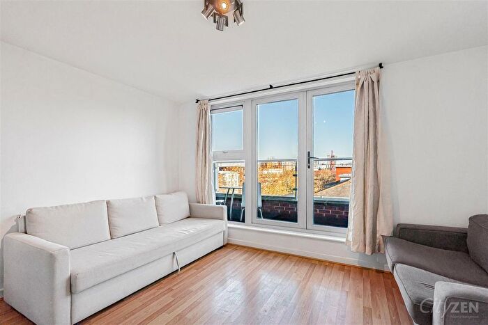 1 Bedroom Flat To Rent In Windsor Court, So Bow, E3