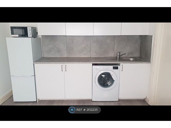 1 Bedroom Flat To Rent In Albert Road, Ilford, IG1