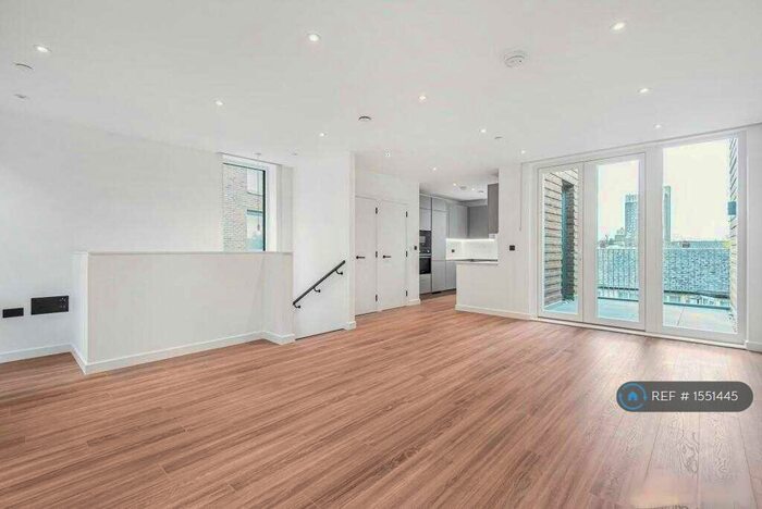 3 Bedroom Flat To Rent In Stamford Road, London, N15