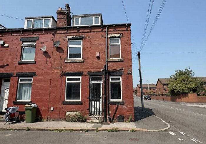 3 Bedroom End Of Terrace House For Sale In East Park Grove, Leeds, West Yorkshire, LS9