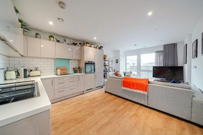 1 Bedroom Flat For Sale In Broome Way, London, SE5