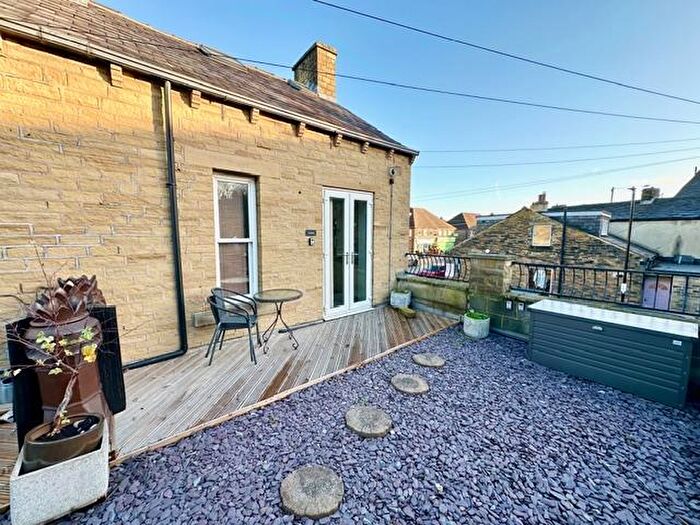 1 Bedroom Flat To Rent In St Annes Flat, Skircoat Green, Halifax, HX3