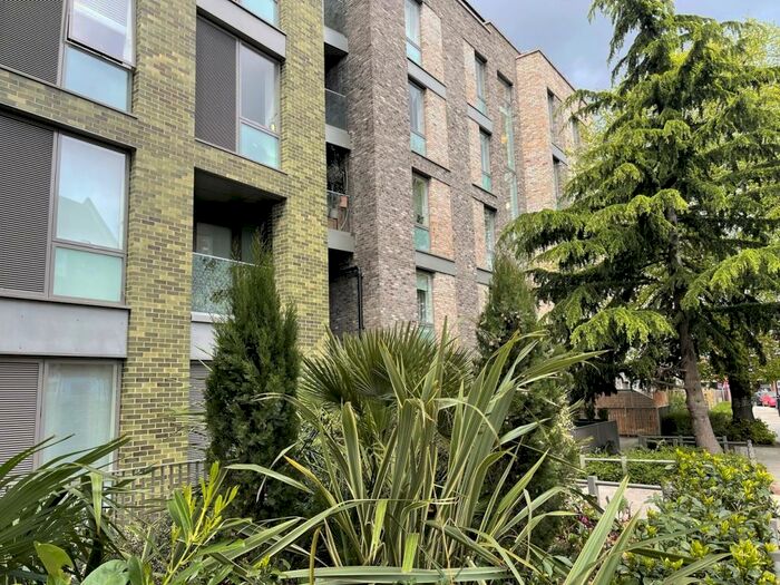 1 Bedroom Apartment To Rent In Woods Road, Peckham, London, SE15