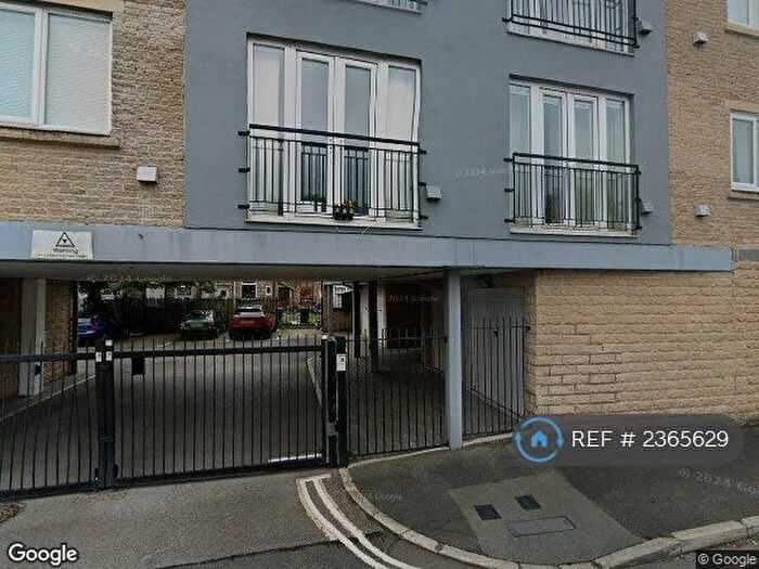 2 Bedroom Flat To Rent In Garden Court, Ramsbottom, Bury, BL0