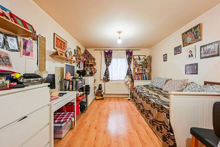 1 Bedroom Flat For Sale In Crown Close, (% Share) Winkfield Road, London, Wood Green, London, N22