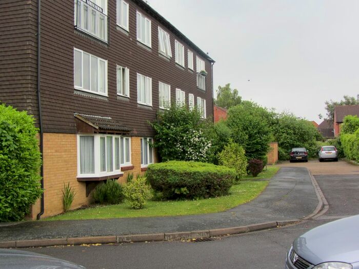 2 Bedroom Flat To Rent In Hallington Close, Woking, GU21