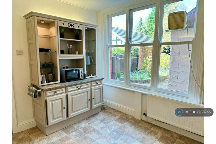 5 Bedroom Semi-Detached House To Rent In Humberston Avenue, Humberston, DN36