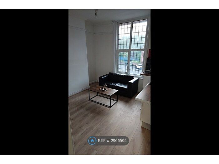 1 Bedroom Flat To Rent In Vivian Place, Manchester, M14