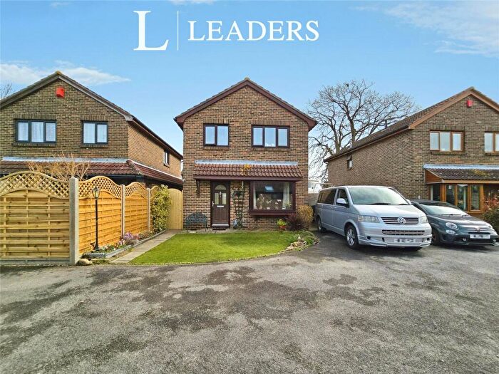 4 Bedroom Detached House For Sale In Woodward Close, Gosport, Hampshire, PO12