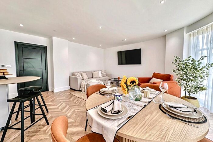 2 Bedroom Flat For Sale In Bournemouth, BH4