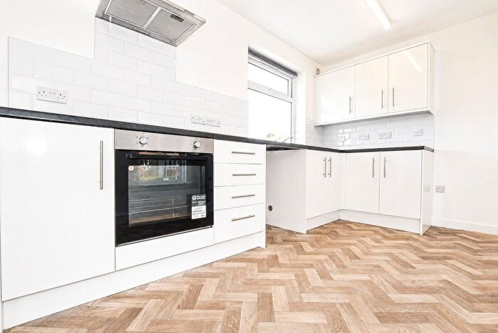 3 Bedroom Flat To Rent In Weston Road, Long Ashton, Bristol, BS41